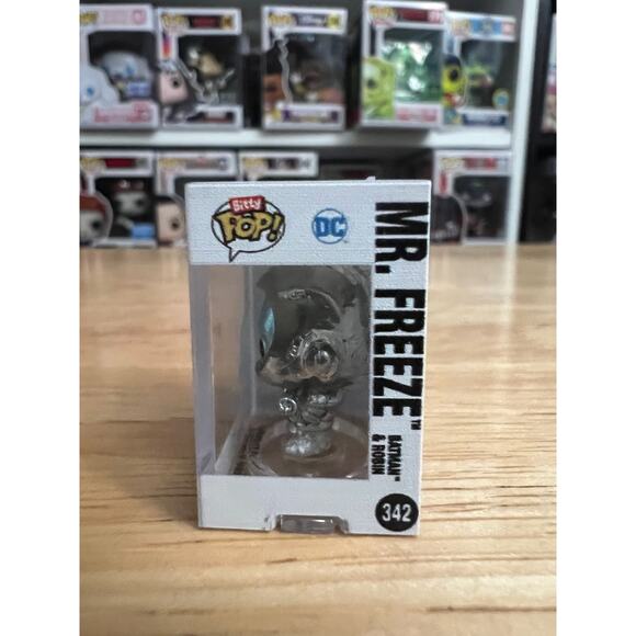 HYPER RARE METALLIC CHASE BITTY Mr. Freeze 1" Funko Pop #342 Movies Batman DC - Picture 4 of 6